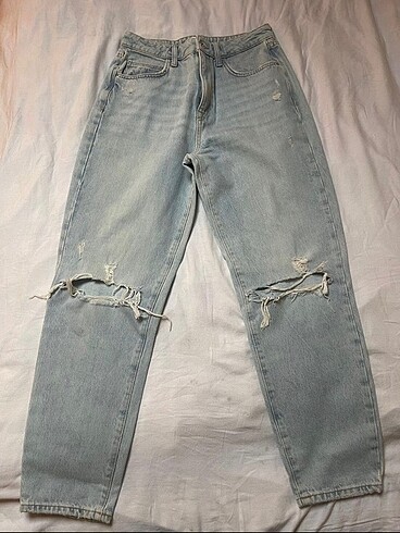 Zara Kadın Yırtık Mom Jean