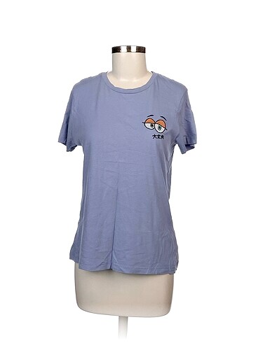 Defacto T-shirt %70 İndirimli.