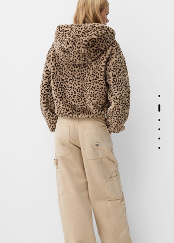 Bershka Leopar Desenli Kapüşonlu Peluş Mont