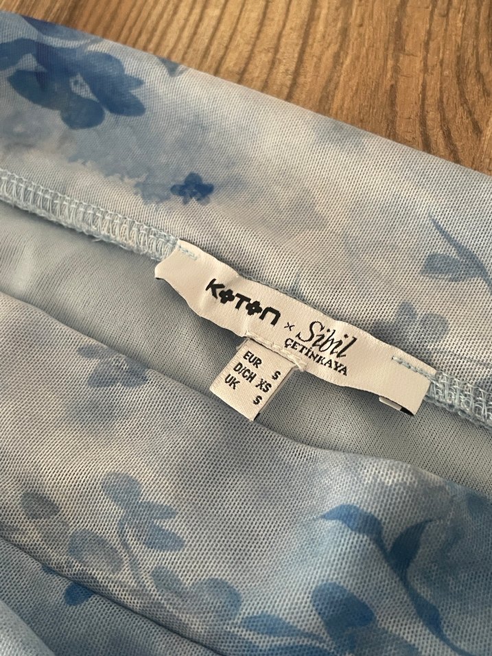 Mavi Çiçek Desenli Straplez crop - Görsel 3