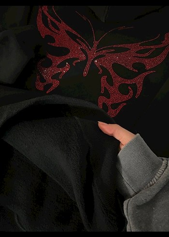 kırmızı taş baskılı siyah sweatshirt - Görsel 5