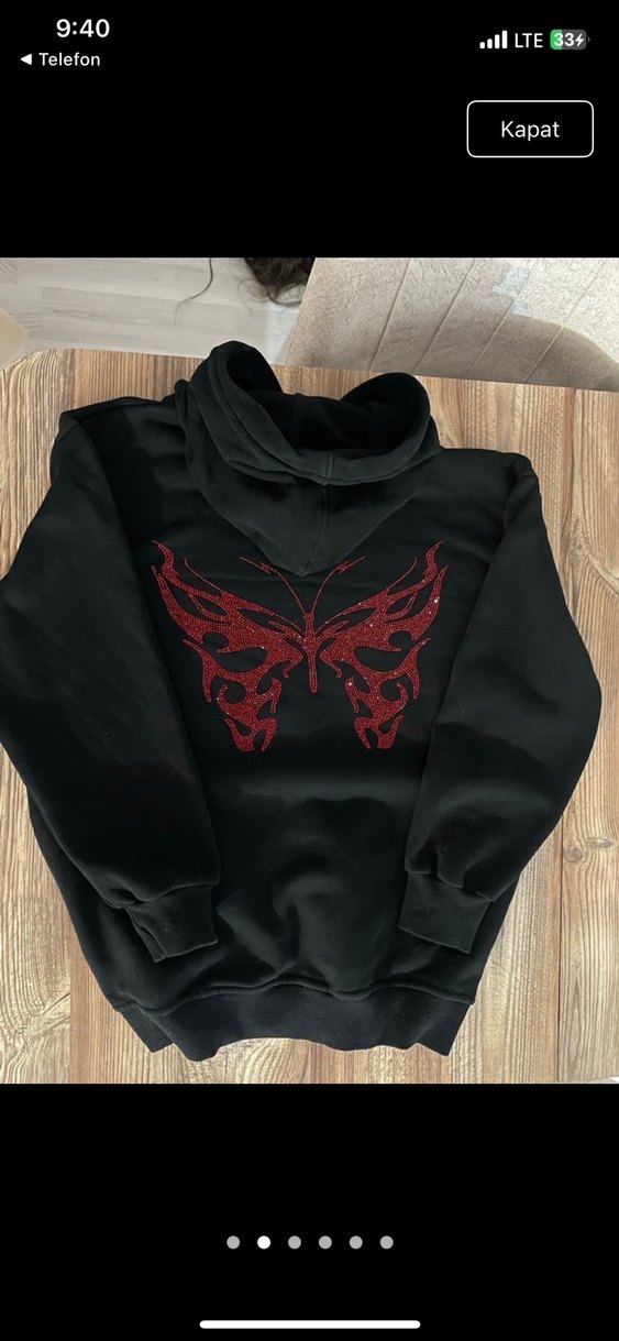 kırmızı taş baskılı siyah sweatshirt - Görsel 2