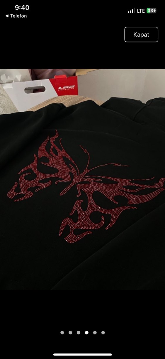 kırmızı taş baskılı siyah sweatshirt - Görsel 4