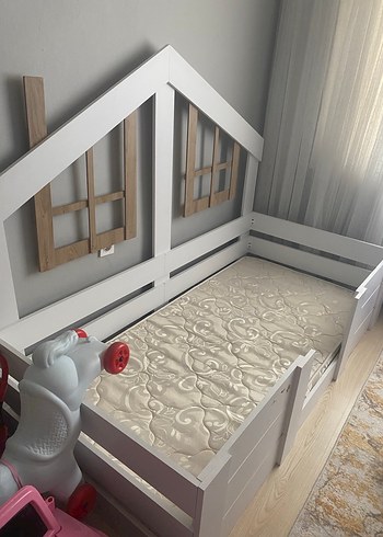 Beyaz Çocuk Yatağı Ev Modeli - Görsel 2