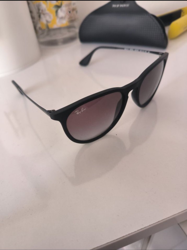 Siyah Minimalist Kadın Güneş Gözlüğü - Görsel 2