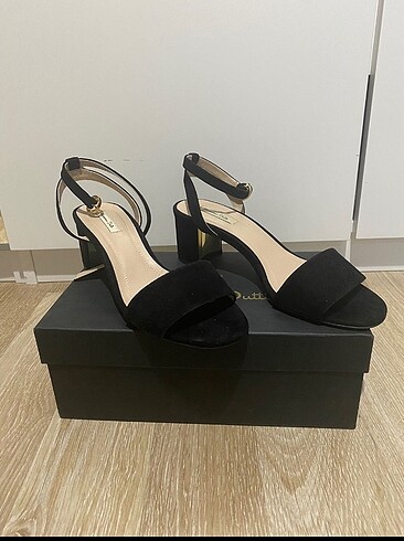 MASSIMO DUTTI SUET DERI TOPUGU GOLD DETAYLI SANDALET