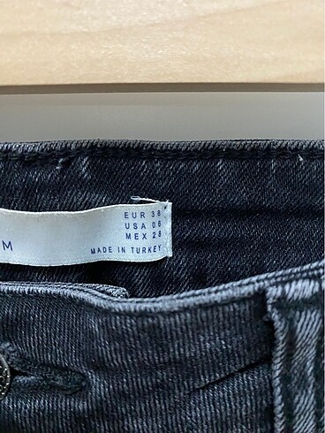 38 Beden Zara 38 beden fermuar dwtaylı jean