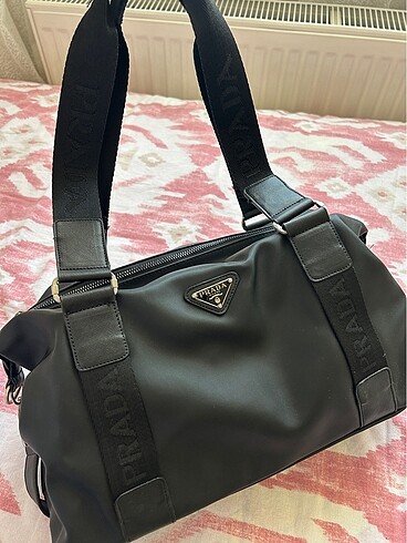 Prada siyah omuz çantası