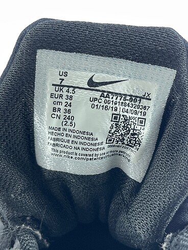 38 Beden siyah Renk Nike Spor Ayakkabı %70 İndirimli.