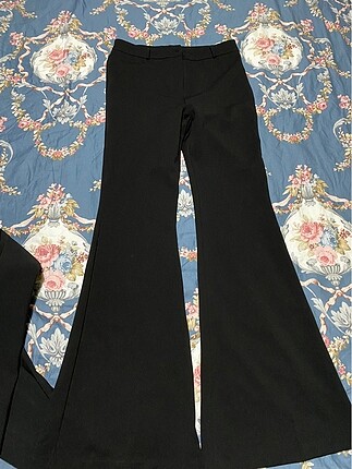 Siyah likralı ispanyol pantolon