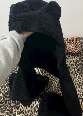 Trendyol & Milla Bundera Siyah Kapüşonlu Peluş Atkı Bere