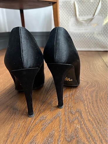 37,5 Beden siyah Renk Prada stiletto ayakkabı