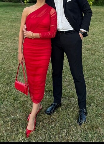 Kırmızı elbise