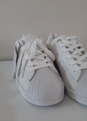 ADIDAS SUPERSTAR