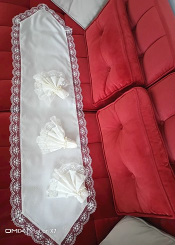 İşlemeli Beyaz Gri Kenarlı Masa Örtüsü - Görsel 2