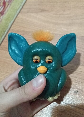 Beden gözleri kulakları oynayan Furby