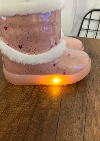 Kız Çocuk Pembe Tüylü Bot - Görsel 5