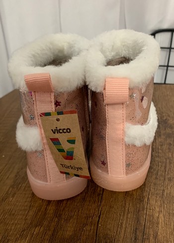 Kız Çocuk Pembe Tüylü Bot - Görsel 3