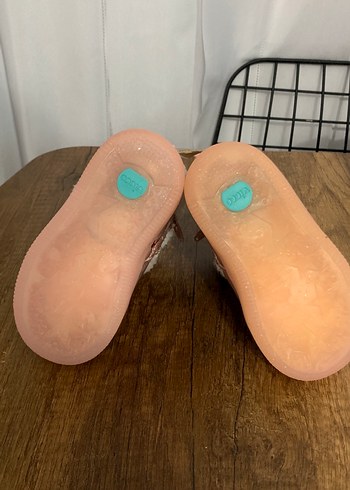 Kız Çocuk Pembe Tüylü Bot - Görsel 6