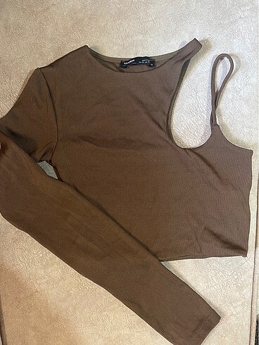 Pull and Bear pull and bear tek omuz detaylı crop