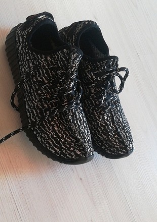 yeezy ayakkabı