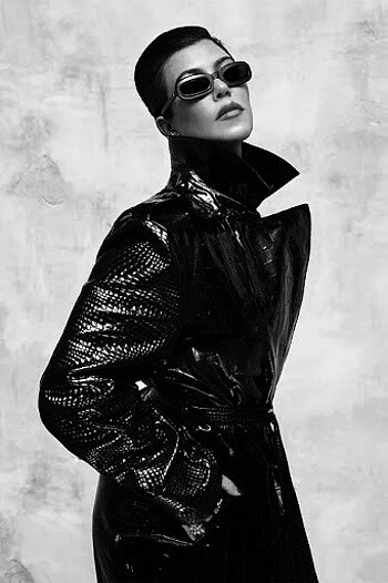 Diğer KOURTNEY KARDASHIAN BARKER HIGH SHINE FAUX CROC TRENCH COAT