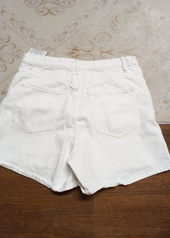 Beyaz Kadın Mini Denim Şort - Görsel 4
