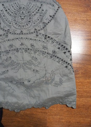 Gri Nakışlı Kolsuz Bluz - Görsel 5