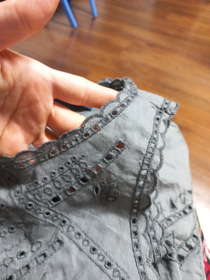 Gri Nakışlı Kolsuz Bluz - Görsel 3