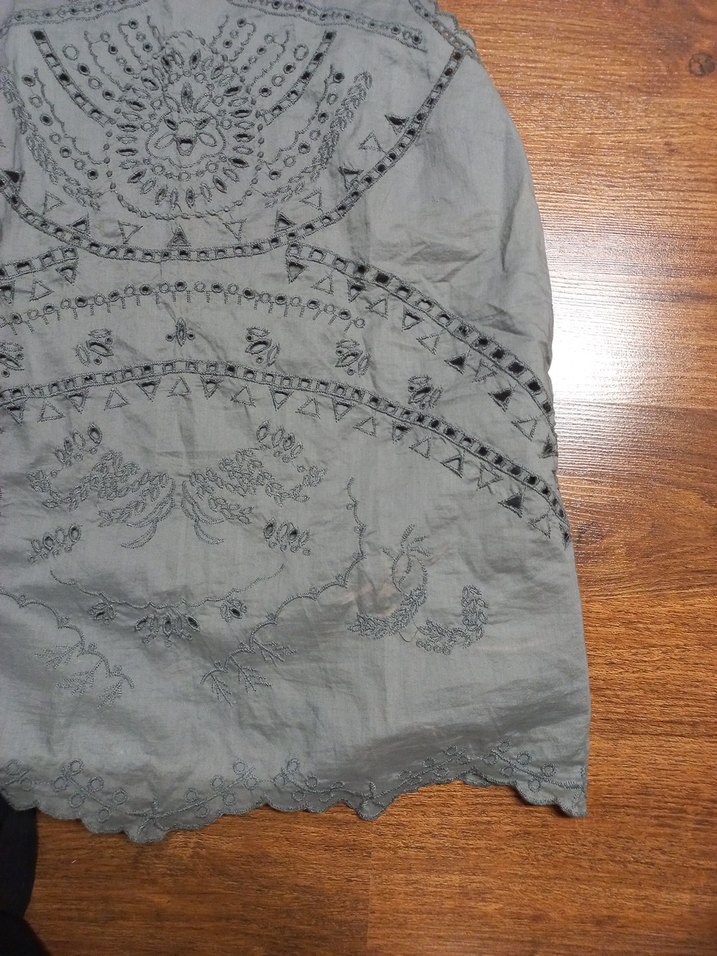 Gri Nakışlı Kolsuz Bluz - Görsel 5