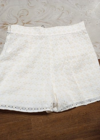 Dantel İşlemeli Beyaz Mini Şort - Görsel 4