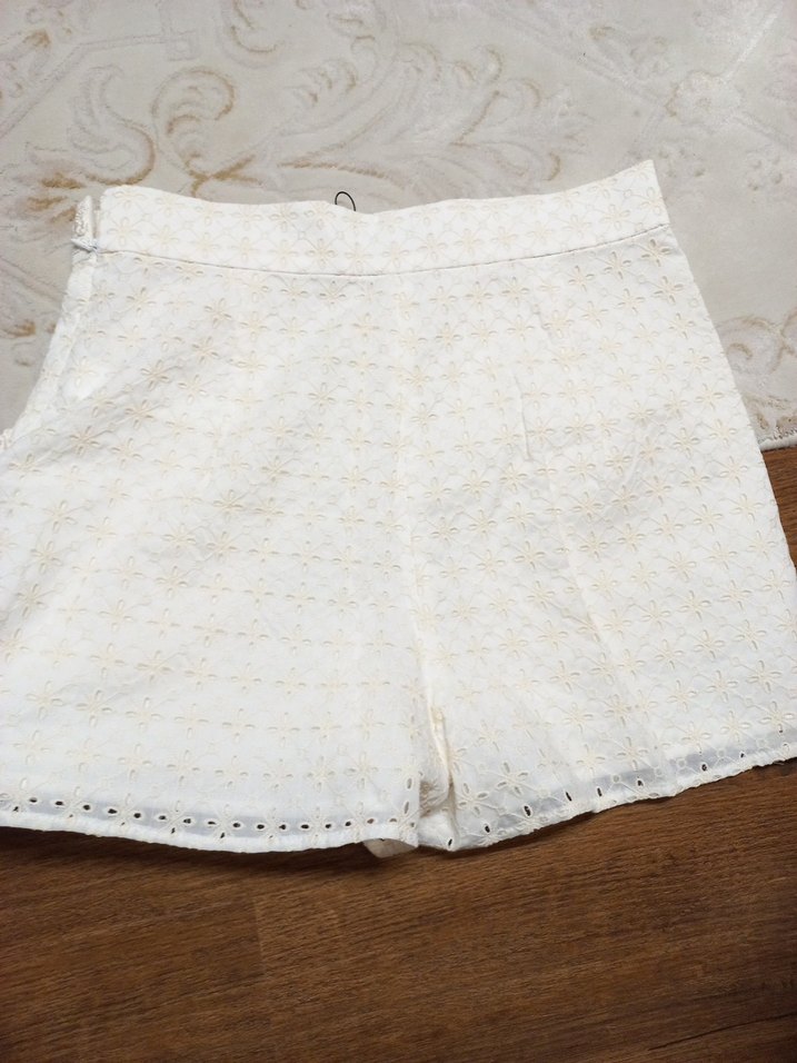 Dantel İşlemeli Beyaz Mini Şort - Görsel 4