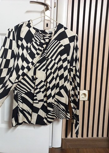 Kadın Siyah Baskılı Pilili V Yaka Gömlek - Görsel 6