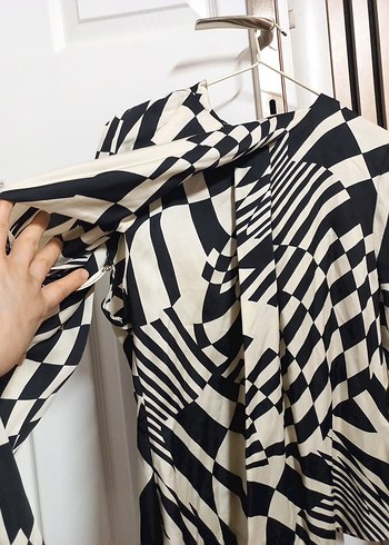 Kadın Siyah Baskılı Pilili V Yaka Gömlek - Görsel 7