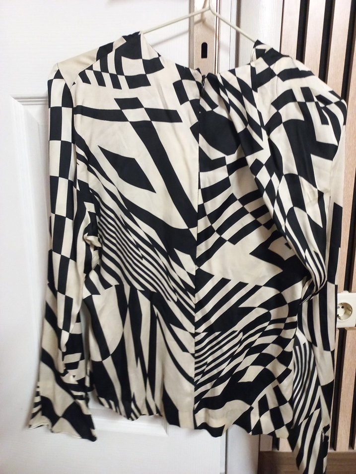 Kadın Siyah Baskılı Pilili V Yaka Gömlek - Görsel 5