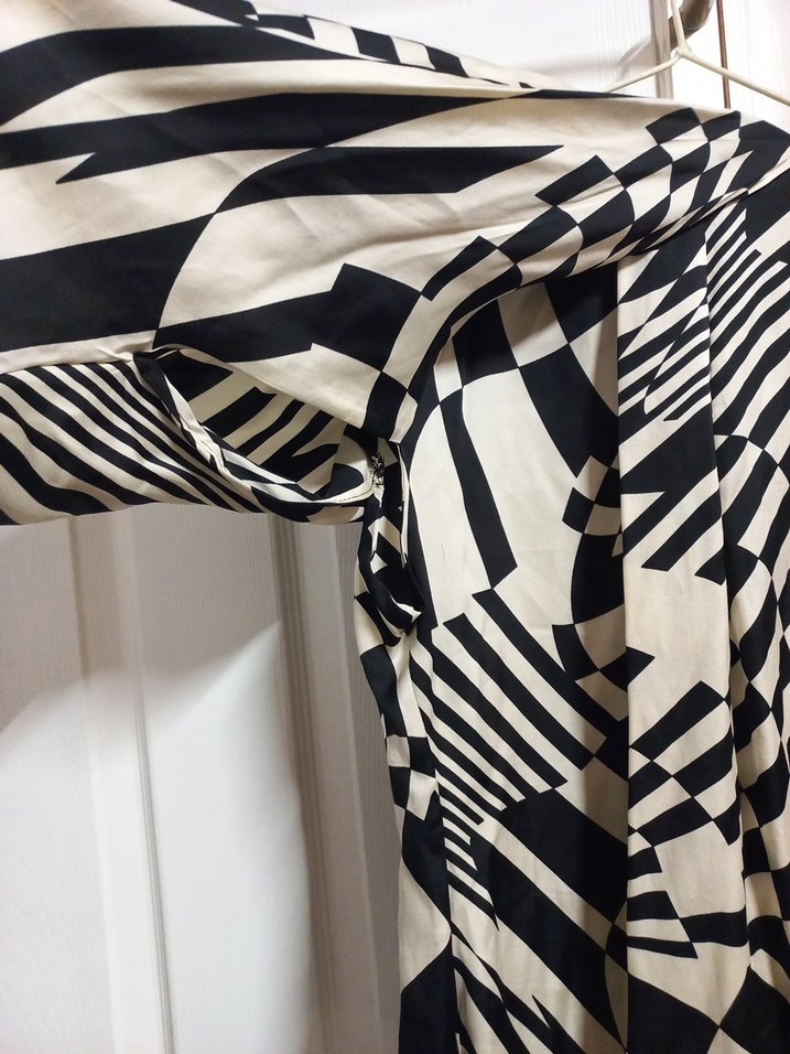 Kadın Siyah Baskılı Pilili V Yaka Gömlek - Görsel 4