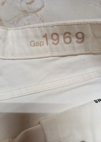 Beyaz Mini Denim Şort - Görsel 4