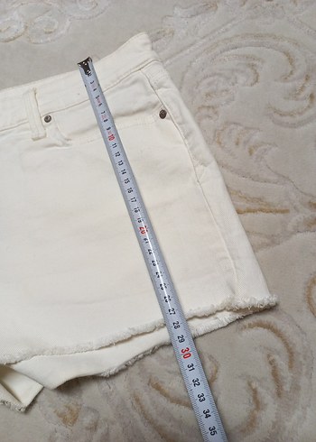 Beyaz Mini Denim Şort - Görsel 7