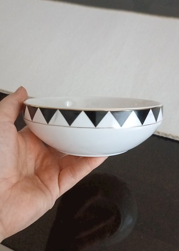 Klasik Beyaz Siyah Desenli Tabak