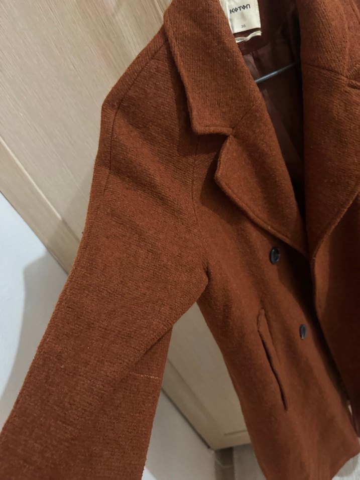 Kahverengi çift düğmeli kaban - Görsel 3
