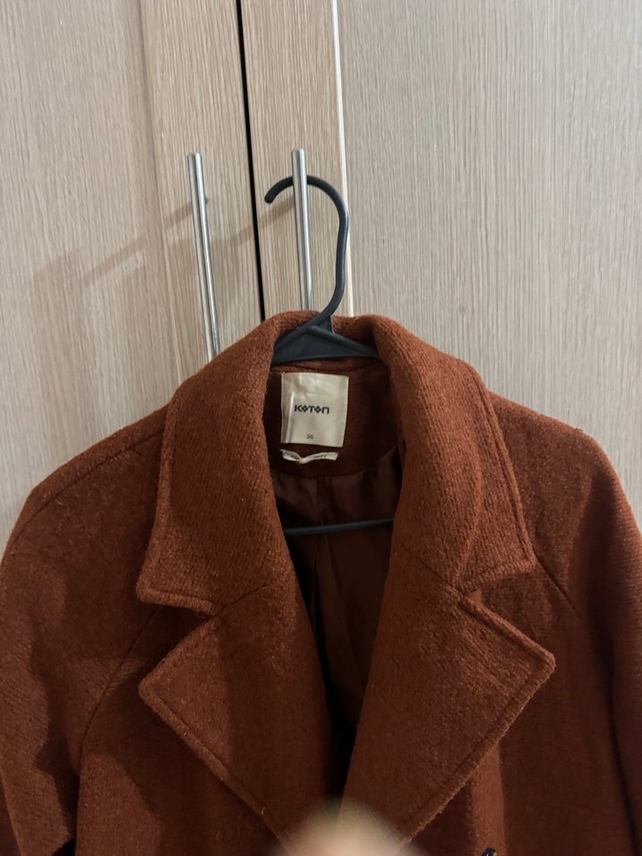 Kahverengi çift düğmeli kaban - Görsel 4