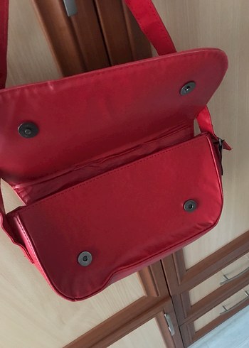 Kırmızı Süet Tokalı Kadın Çanta - Görsel 4