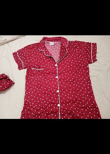 Pijama takımı gömlek kumaş esnek değil ?