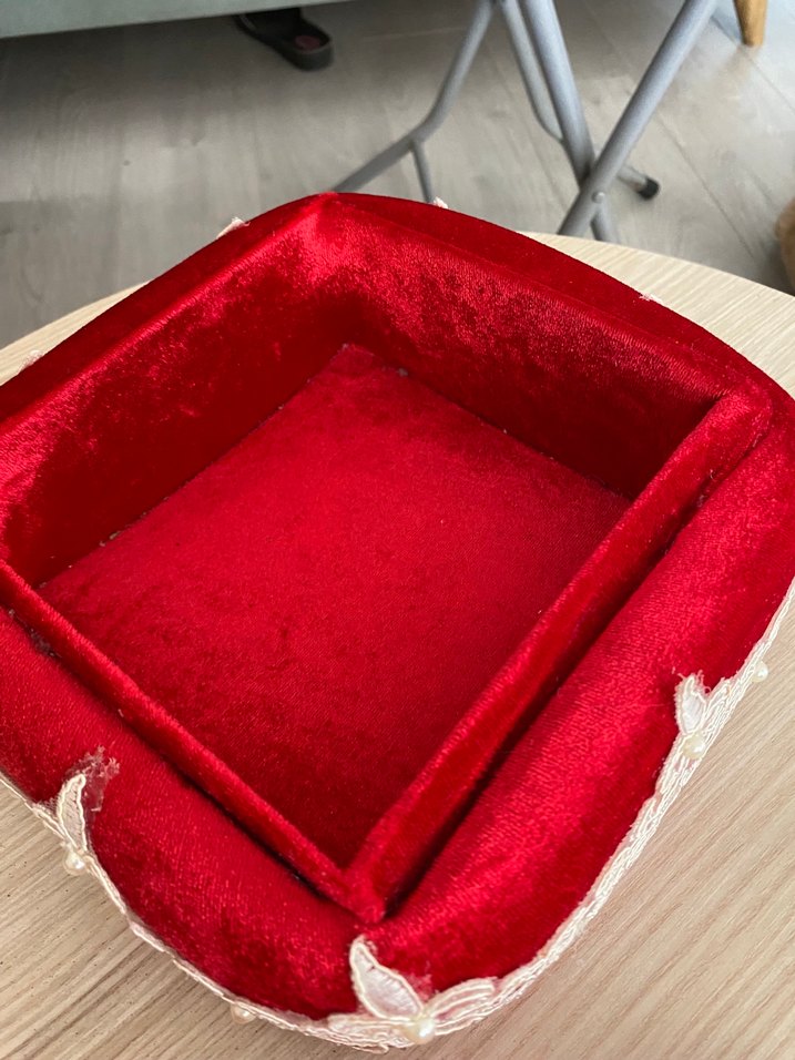 Kadife kırmızı kumaşla yapılmış dekoratif kutu - Görsel 3