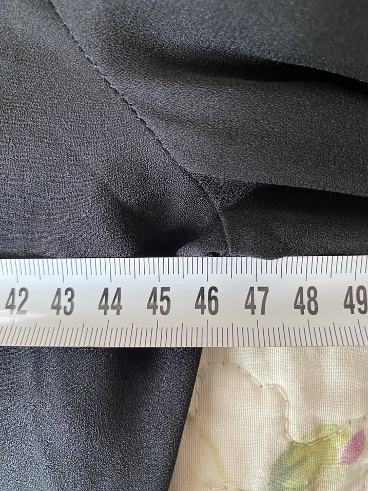 Siyah V Yaka Düğmeli Uzun Kollu Kadın Bluz - Görsel 3