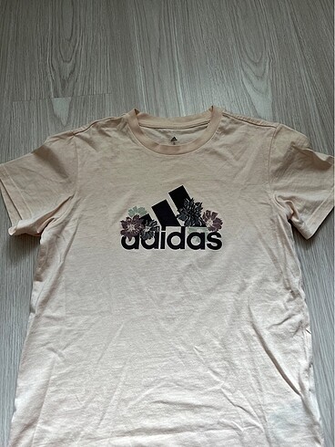 Adidas orijinal tişört