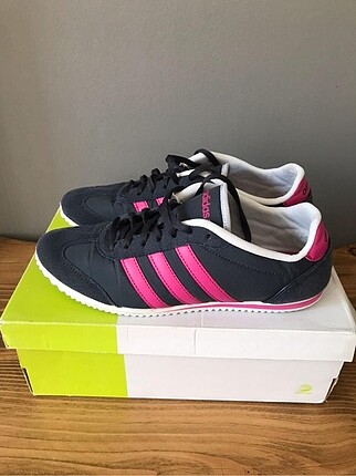 Temiz Kullanılmış Adidas Spor Ayakkabı