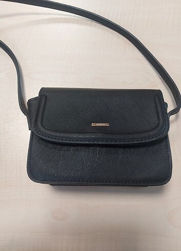 Bershka askılı mini çanta 