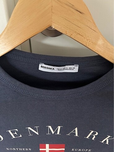Pull and Bear Pull and bear tshirt