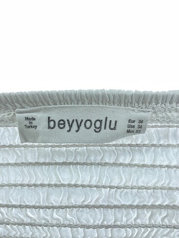 34 Beden beyaz Renk Diğer Bluz %70 İndirimli.